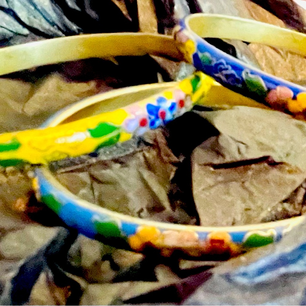 Set of 3 enameled floral bracelets